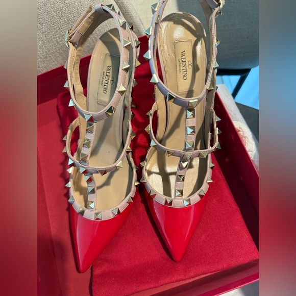 Valentino Garavani Iconic red rockstud  heels size 40.5 - Picture 13 of 15
